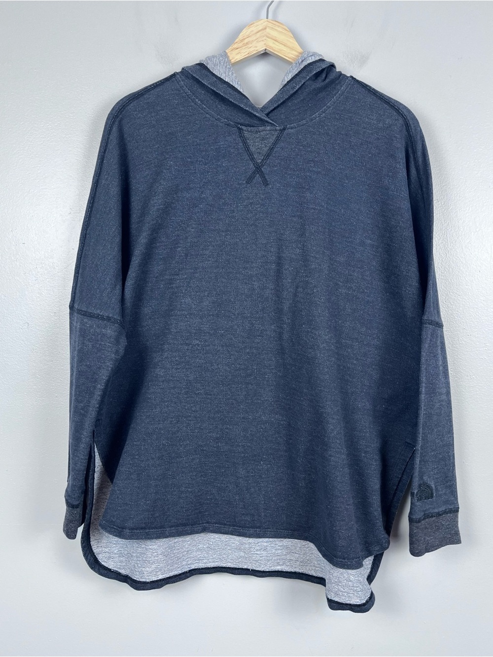 The North Face Women's Lightweight Pullover Hoodie Size M; Outdoor, Travel, Hike